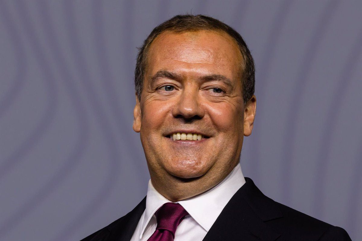 Medvedev compara a la UE con una 'solterona' y dice que siente 'celos' de Trump y Putin