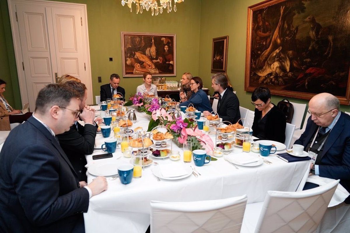 Ministros de Exteriores de la UE Concluyen la Conferencia de Múnich con Estrategias de Autodefensa Concretas