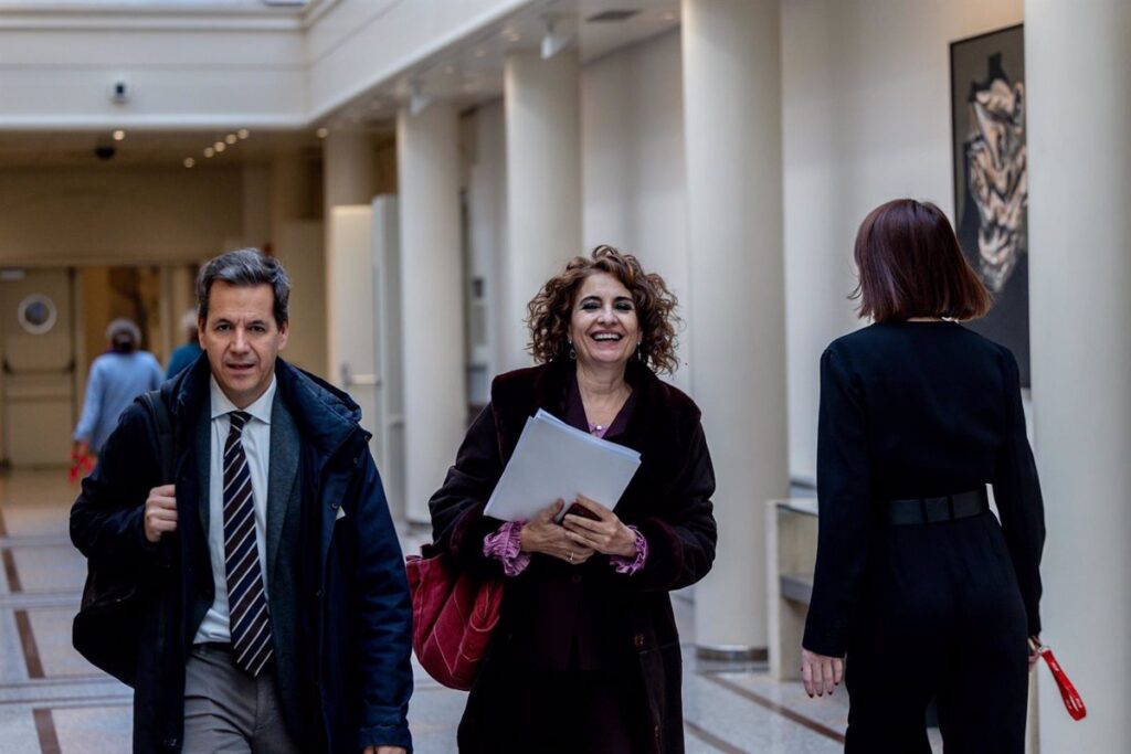 Montero asegura que su plan de condonación de deuda coincide con demandas de Junts y prevé aceptación por todas las CCAA