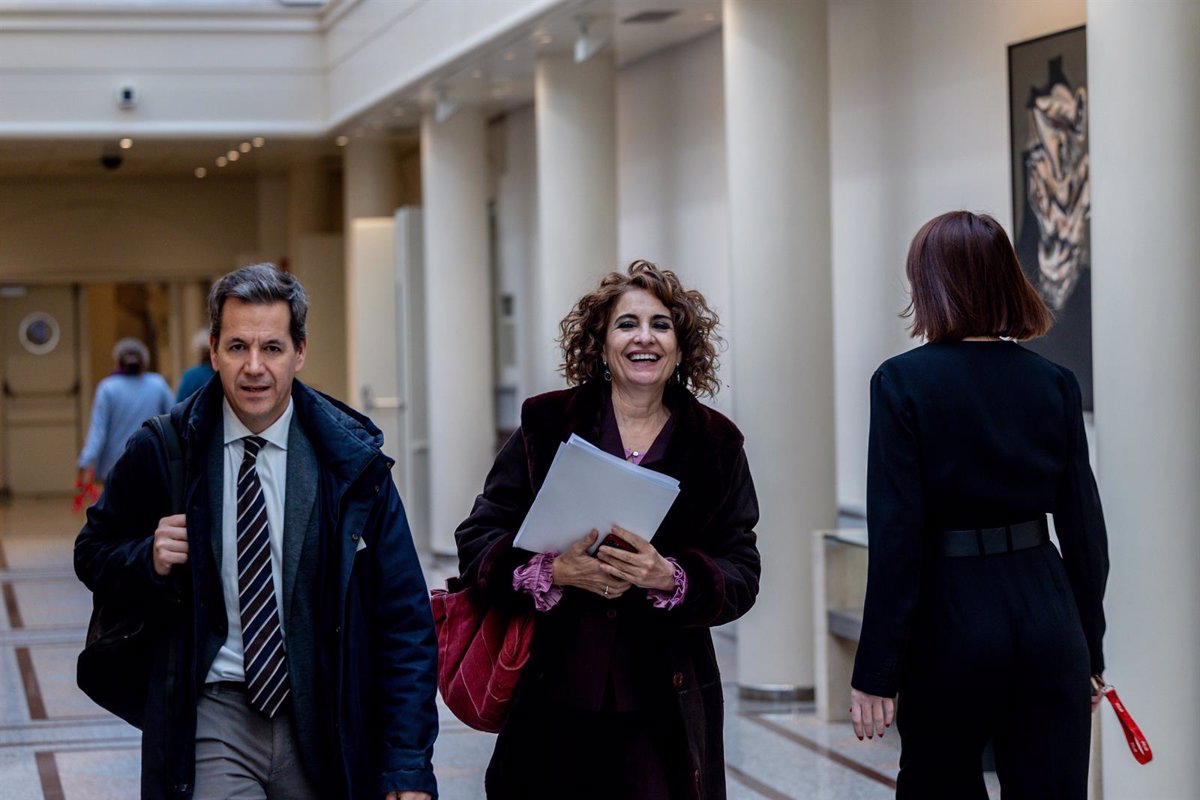 Montero asegura que su plan de condonación de deuda coincide con demandas de Junts y prevé aceptación por todas las CCAA