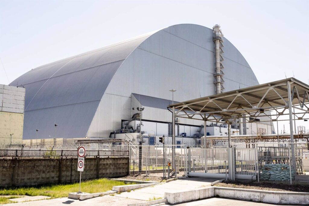 OIEA Confirma Ausencia de Fugas de Radiación en Chernóbil Tras Impacto de Dron en su Sarcófago