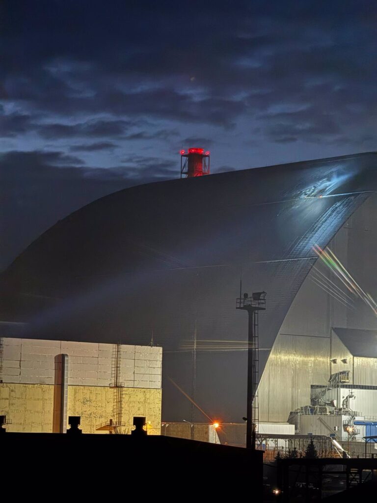 OIEA Reporta Incendios Latentes en el Sarcófago de Chernóbil dos Semanas Tras Ataque con Dron