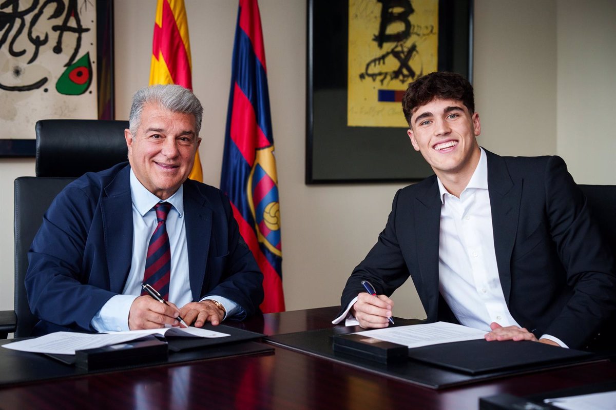 Pau Cubarsí renueva su contrato con el Barça hasta 2029