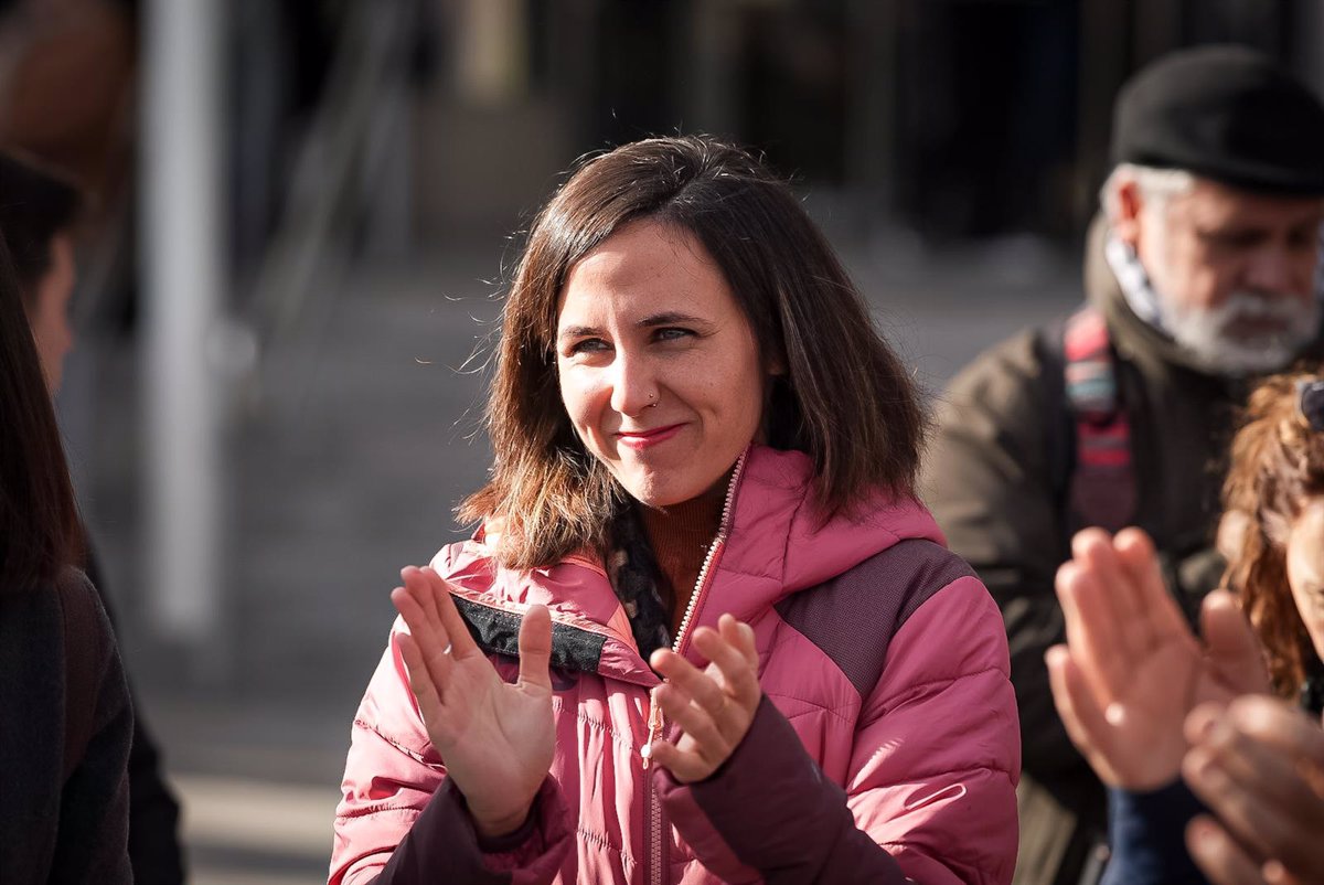 Podemos exige abolir la monarquía: Reacciones de los sectores conservadores y el mito del PSOE como promotor de la democracia