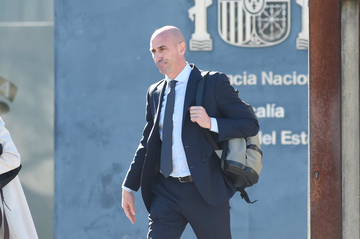 Rubiales revela que le pidió 'un besito' a Hermoso y ella le dio 'permiso': 'Fue algo totalmente espontáneo'
