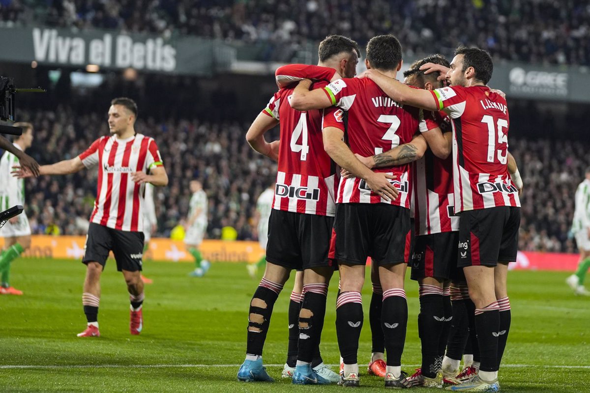 Sancet amarga la noche en el Villamarín mientras Osasuna supera a la Real con Budimir