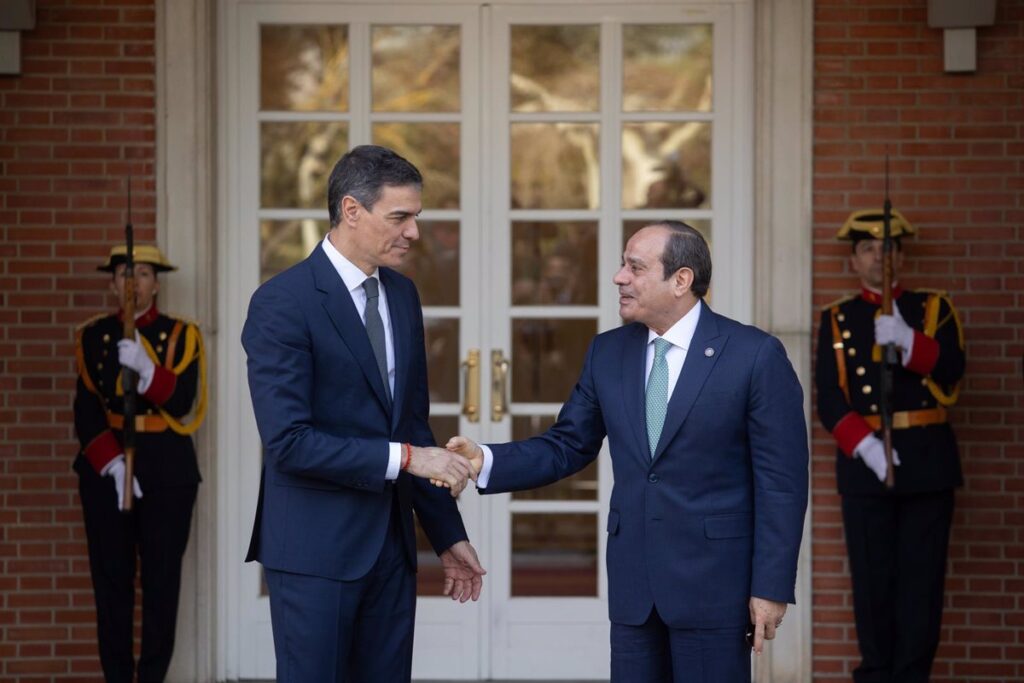 Sánchez reafirma ante el presidente egipcio que 'Gaza es de los palestinos' y rechaza el traslado de población de la Franja