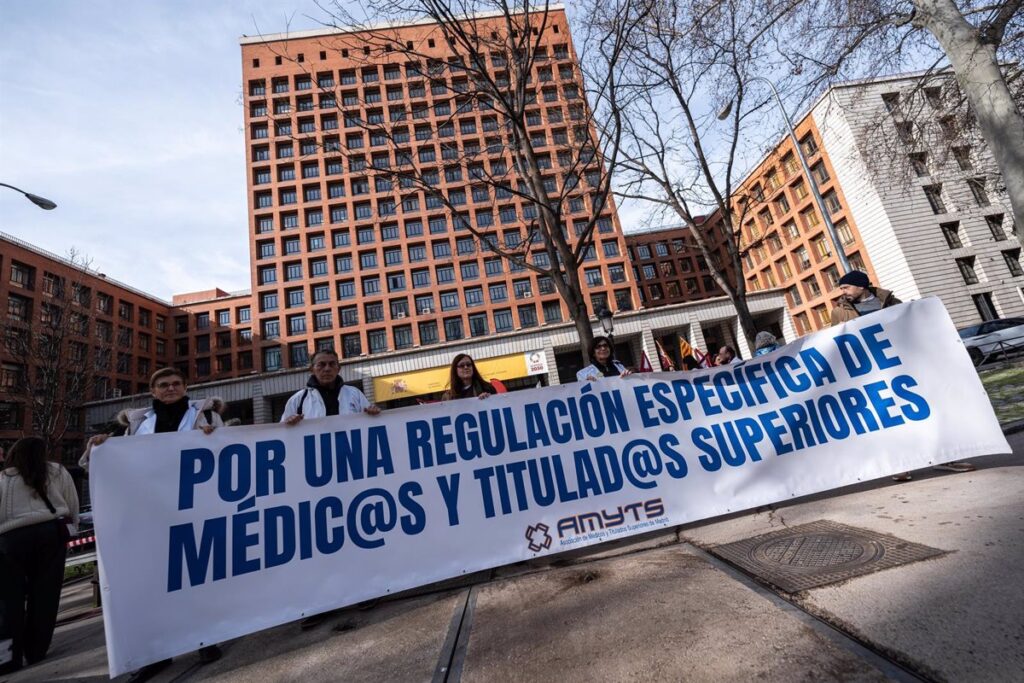 Sanidad aclara que "no prevé incluir un nuevo capítulo específico" en el Estatuto Marco en negociación.