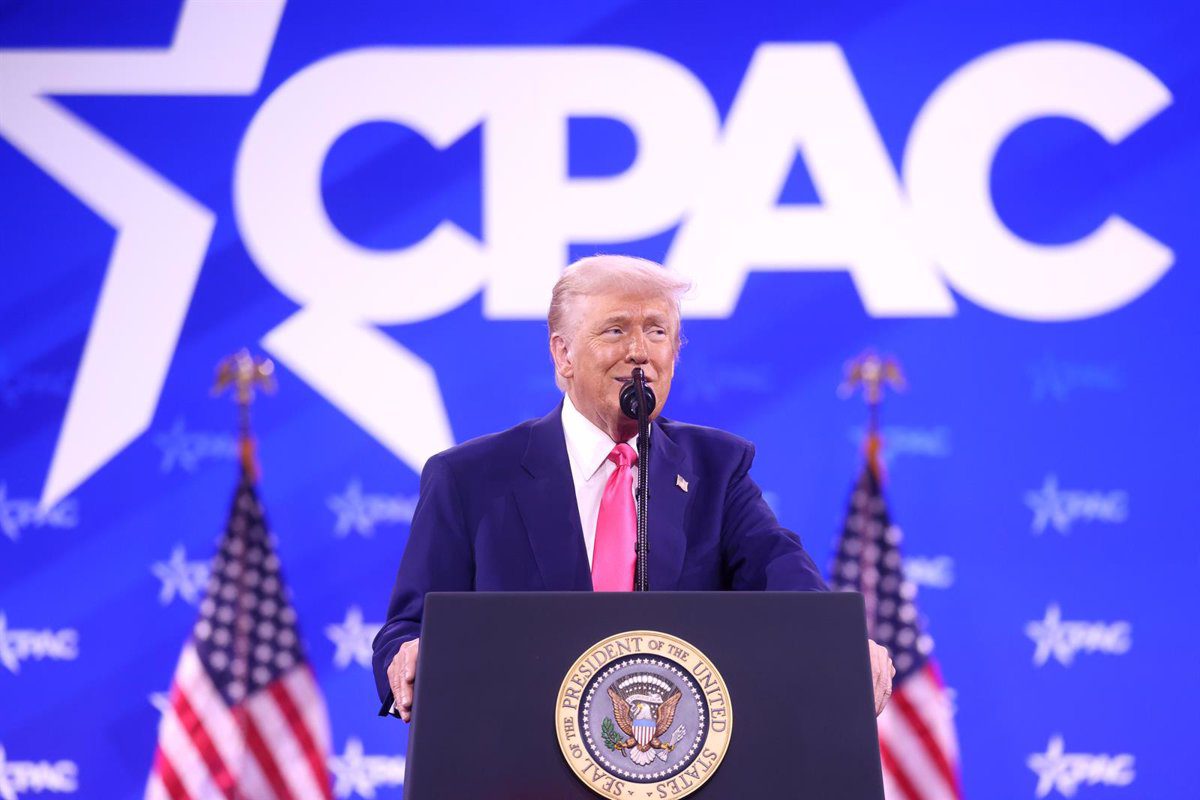 Trump Celebra los Logros de Su Administración y Agradece a Abascal: 'Gracias, Santiago'