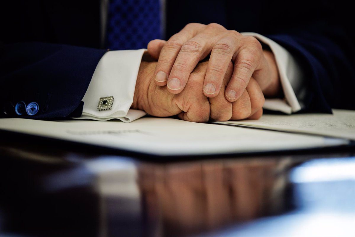 Trump afirma que 'quien salva a su país no infringe la ley' en tensa confrontación con el poder judicial