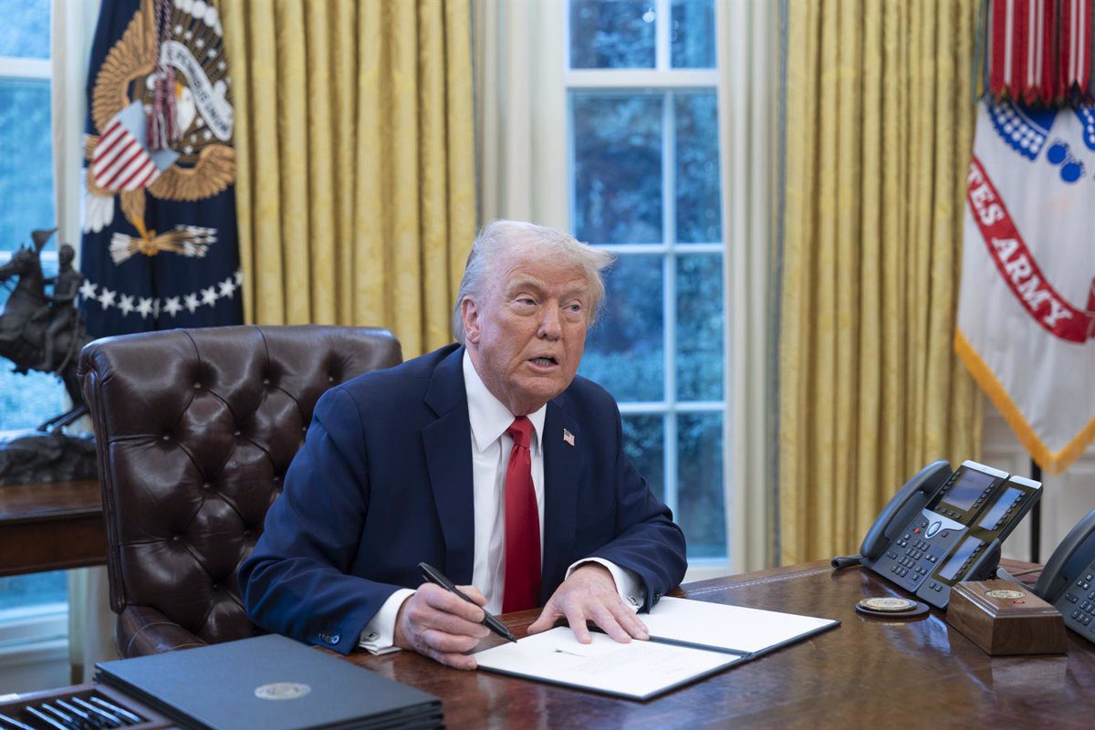 Trump negocia un acuerdo con Ucrania para el suministro de tierras raras a cambio de asistencia militar