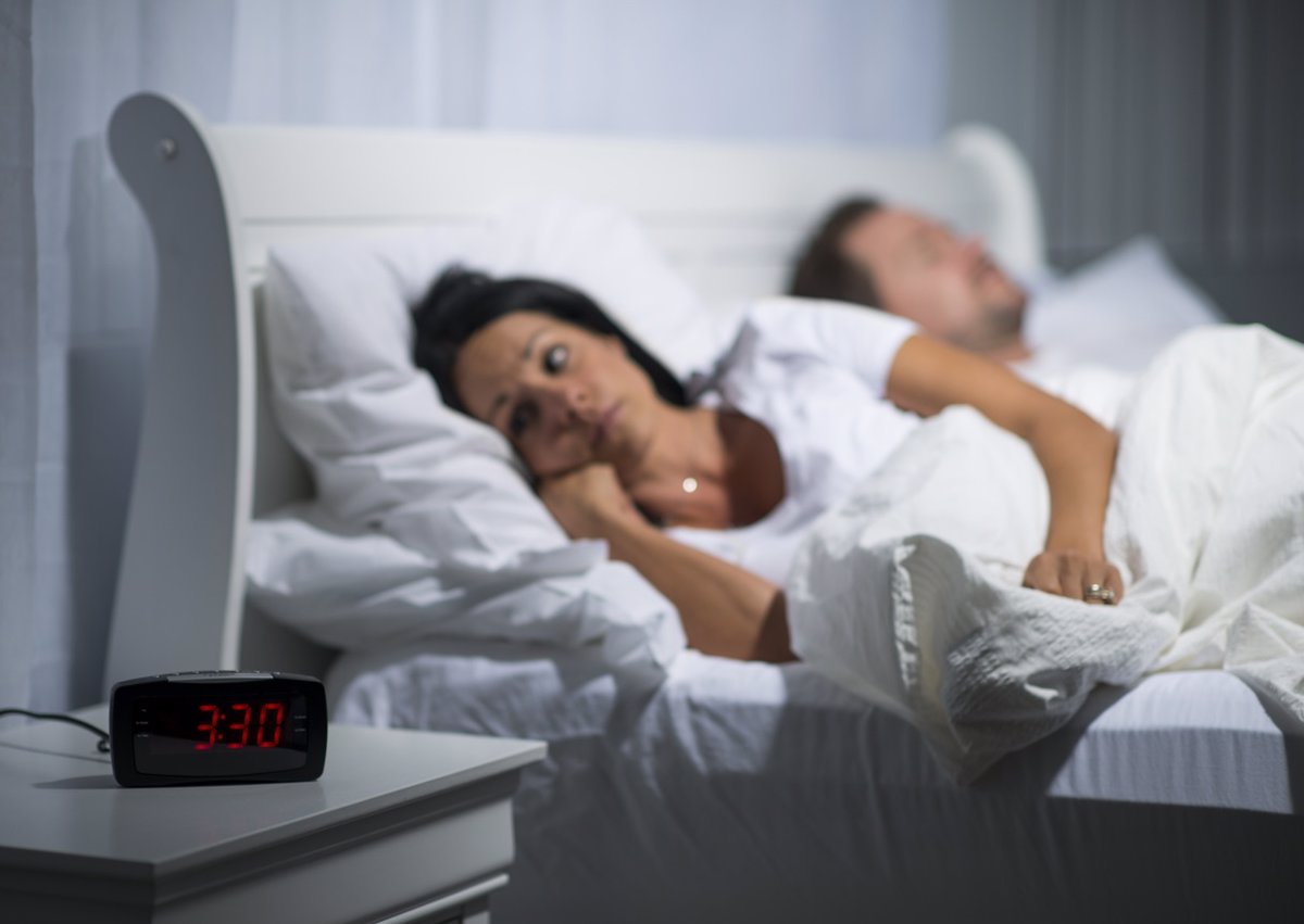 Un estudio revela que el insomnio laboral puede "contagiarse" a la pareja.