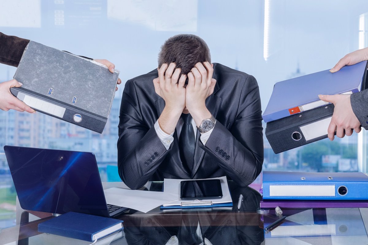 ¿Es beneficioso reducir la semana laboral a menos días? Aunque facilita la desconexión, no disminuye el agotamiento.