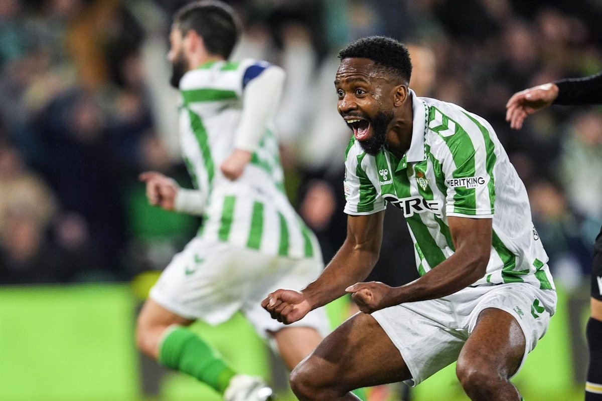 Bakambu y Antony llevan al Betis a los cuartos de final de la Conference desde Guimarães