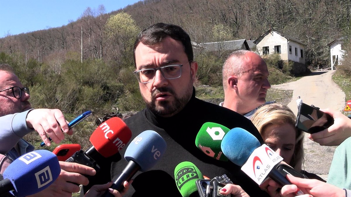 Barbón destaca las conexiones y el 'dolor compartido' entre León y Asturias tras la tragedia del pozo Cerredo