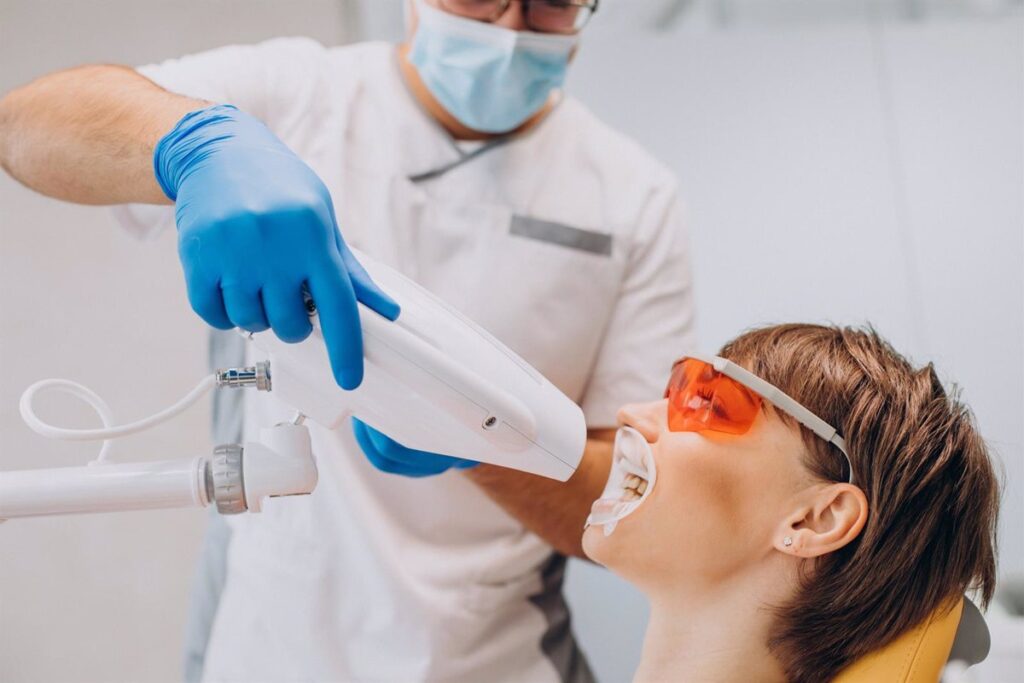 Blanqueamiento dental: ¿cómo lograrlo sin dañar tus dientes de manera irreversible?
