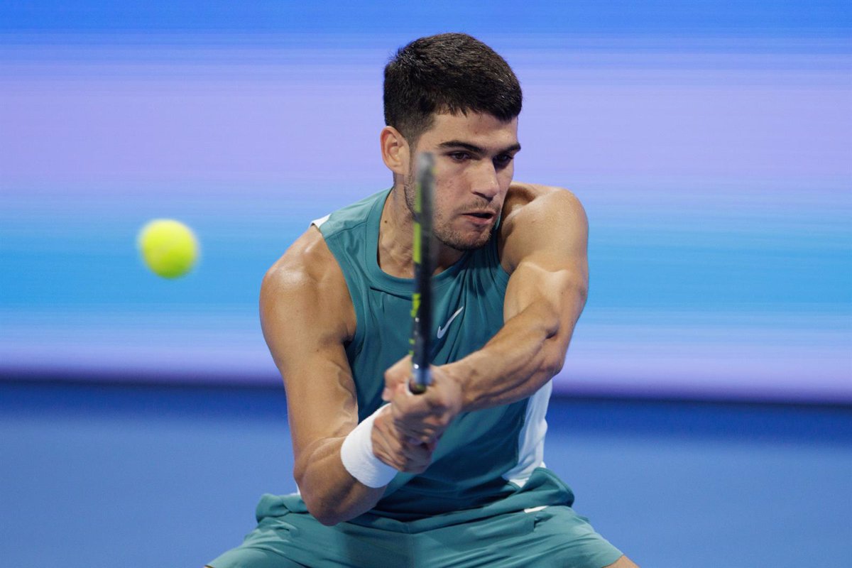 Carlos Alcaraz inicia su defensa del título en Indian Wells con gran fuerza.