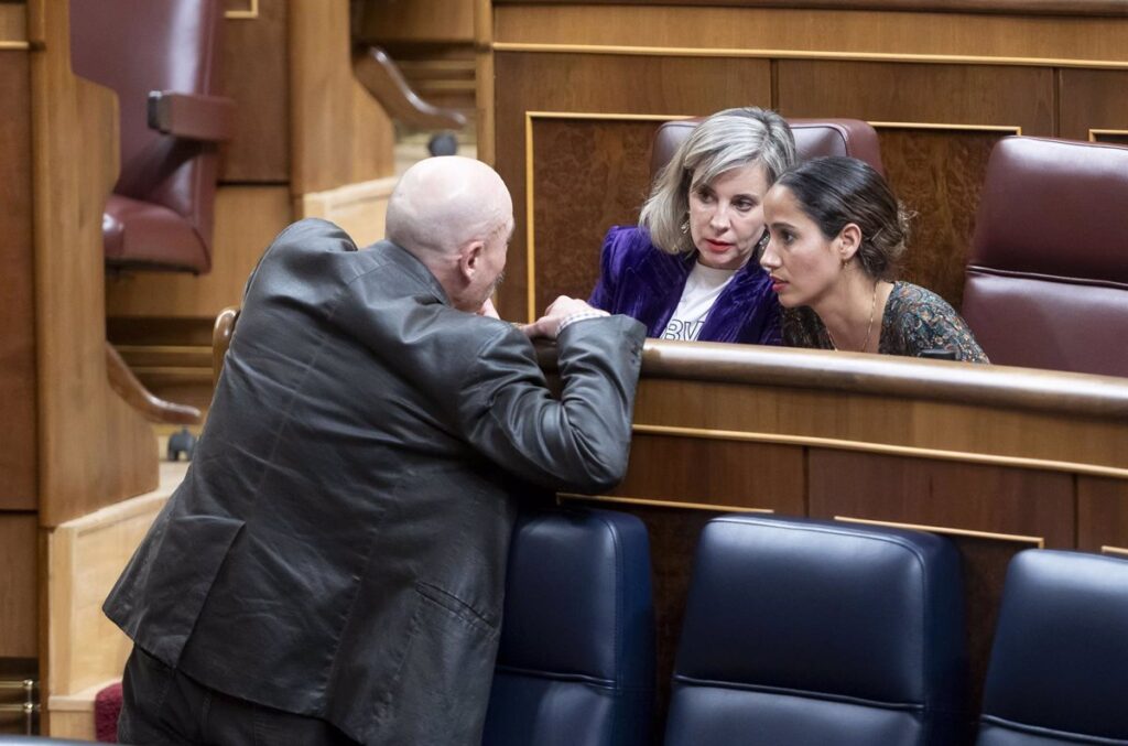 Comunes Celebran Mientras Más Madrid Expresa Crítica: Análisis y Opiniones