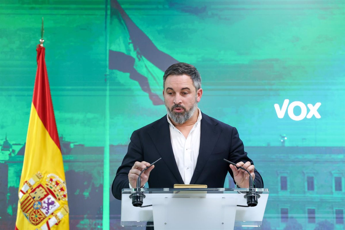 Críticos de Vox acusan a Abascal de ser una máquina de 'picar carne' y advierten sobre una 'deriva autocrática'
