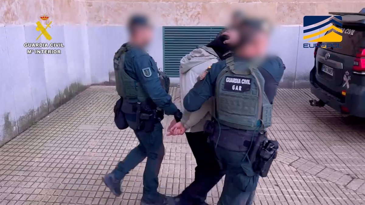 Detenidos por Yihadismo: Hallan Armas Blancas y Buscaban Información sobre Ataques Suicidas