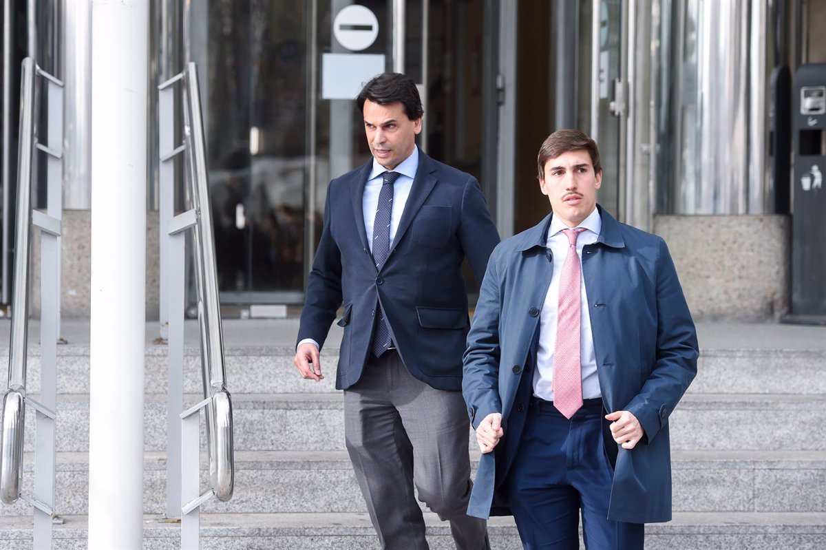 Dos Inspectoras de Hacienda Revelan Gastos Ficticios Detectados en el Novio de Ayuso: Informe Certificado para la Jueza