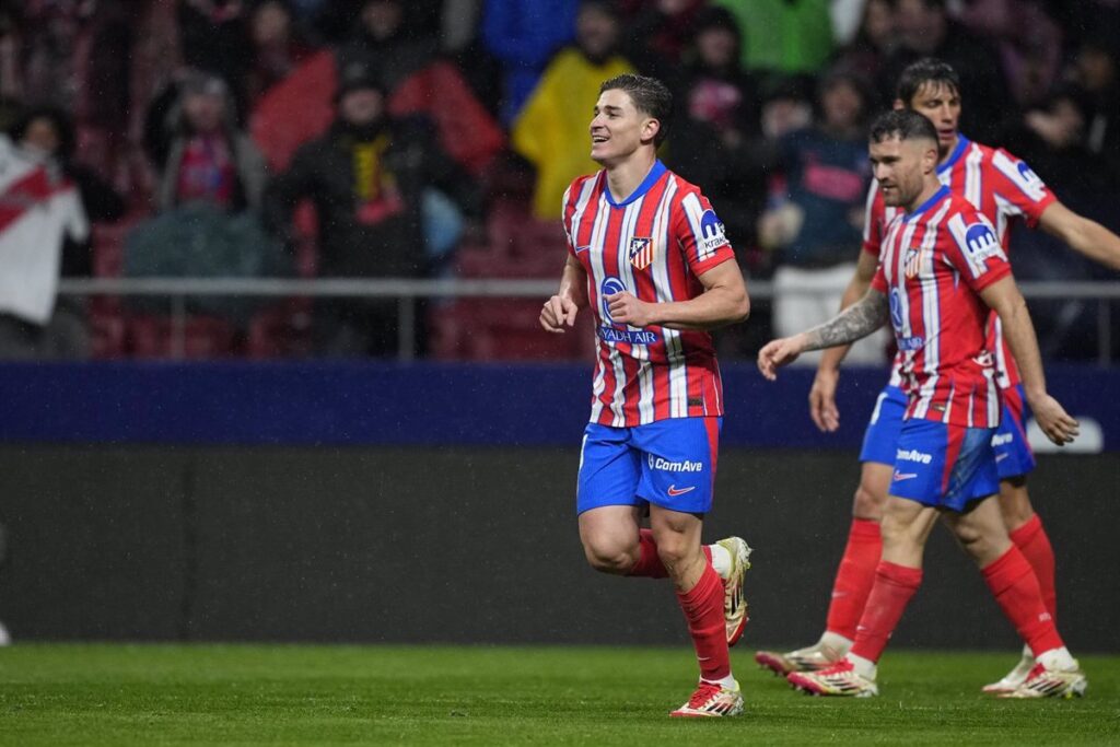 El Atleti se apodera temporalmente del liderato en Primera