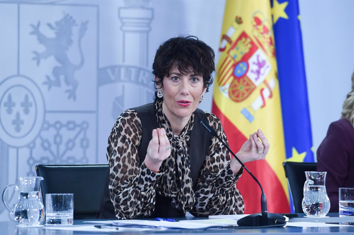 El Gobierno aclara el acuerdo PSOE-Junts: la lengua "no es un requisito" para la residencia de extranjeros