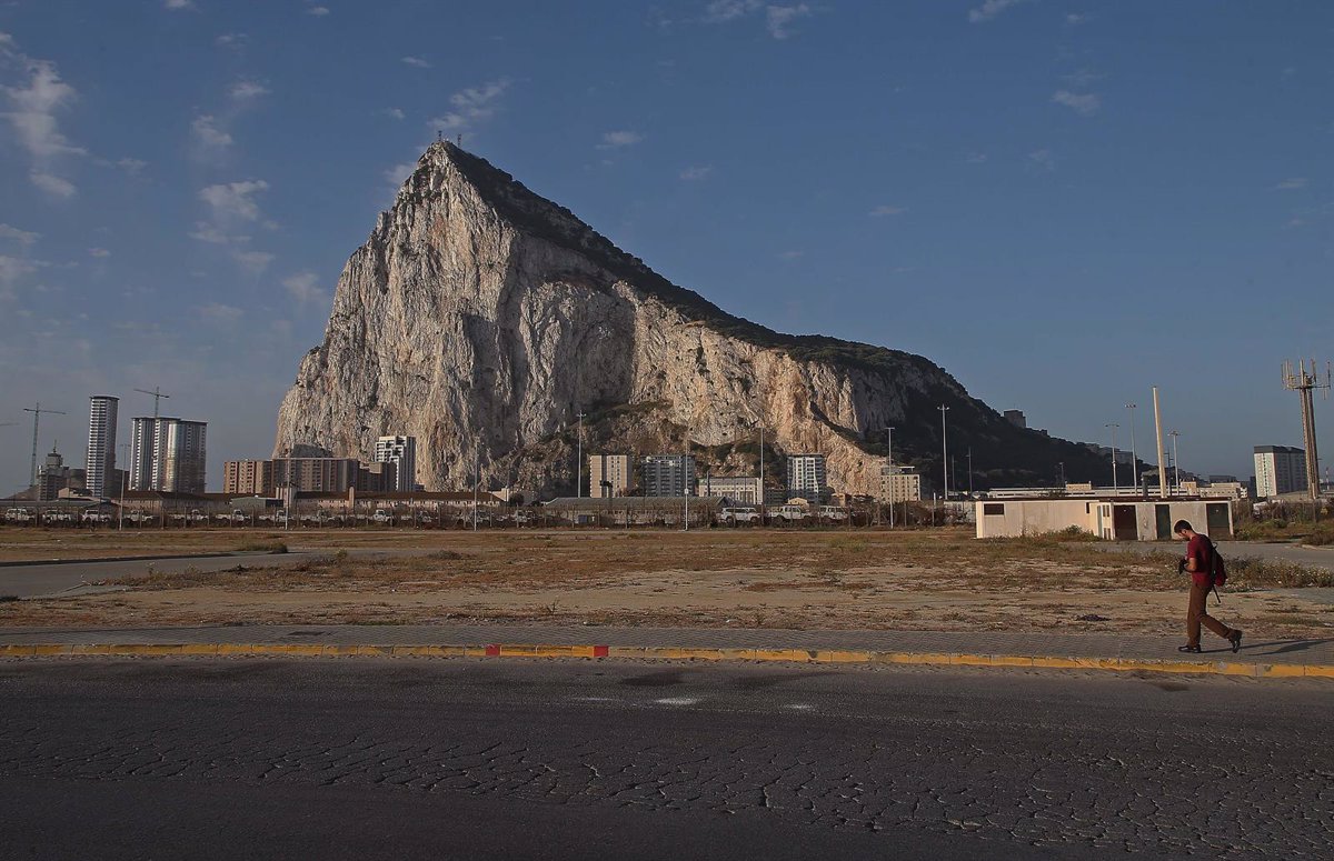 El Gobierno español protesta contra Londres por maniobras marítimas 'en aguas españolas' cercanas a Gibraltar