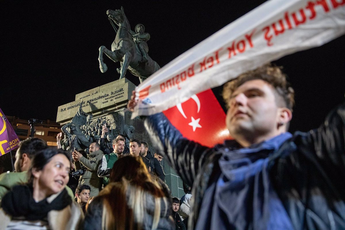 El alcalde de Estambul desmiente todas las acusaciones mientras espera la decisión sobre su arresto formal