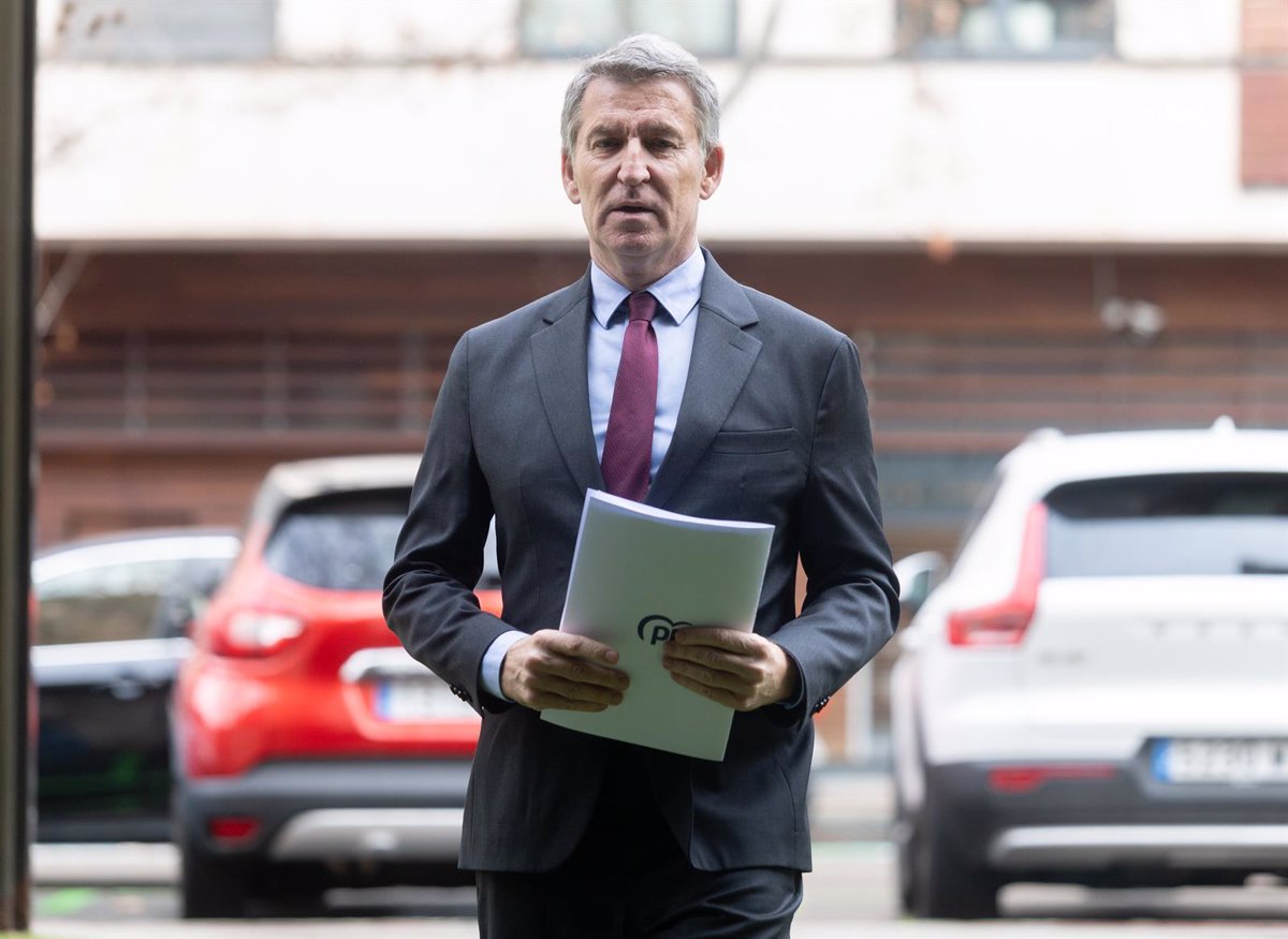 Feijóo respalda a Mazón y critica la falta de actuación de la Generalitat y el Gobierno de Sánchez