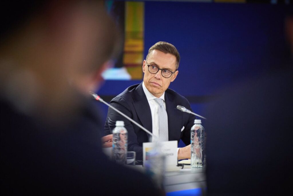 Finlandia sugiere a Trump establecer el 20 de abril como fecha para un alto el fuego en Ucrania