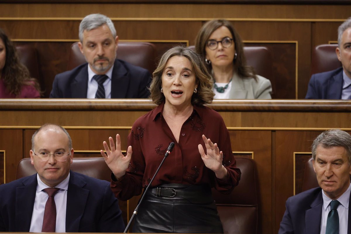 Gamarra denuncia al PSOE por 'desconectar a Cataluña' de España mediante concesiones, mientras Montero defiende la normalización