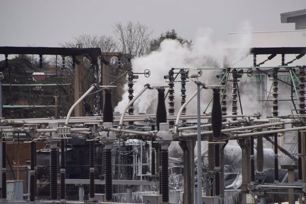 Heathrow: Reanudación de Vuelos tras Incendio en Subestación Eléctrica