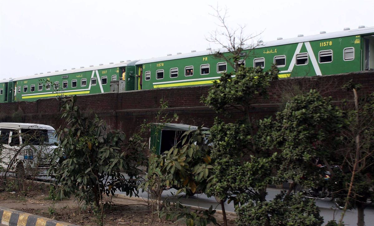 Hombres Armados Secuestran un Tren con 400 Pasajeros en el Suroeste de Pakistán: Detalles del Aterrador Incidente