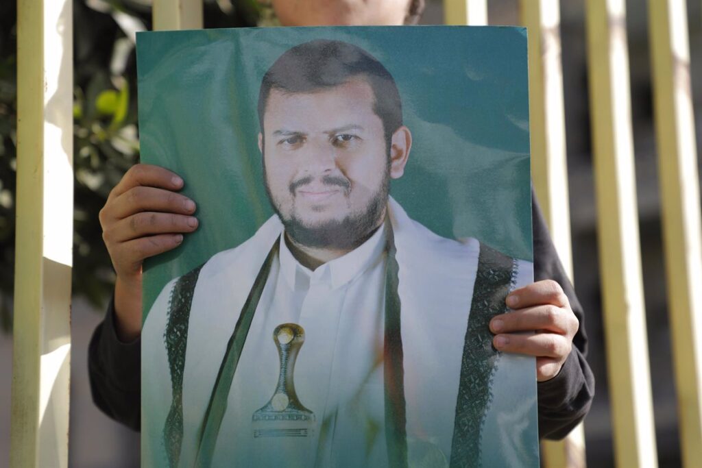 Hutíes listos para actuar tras la muerte de un líder de Hezbolá en ataque israelí en Líbano