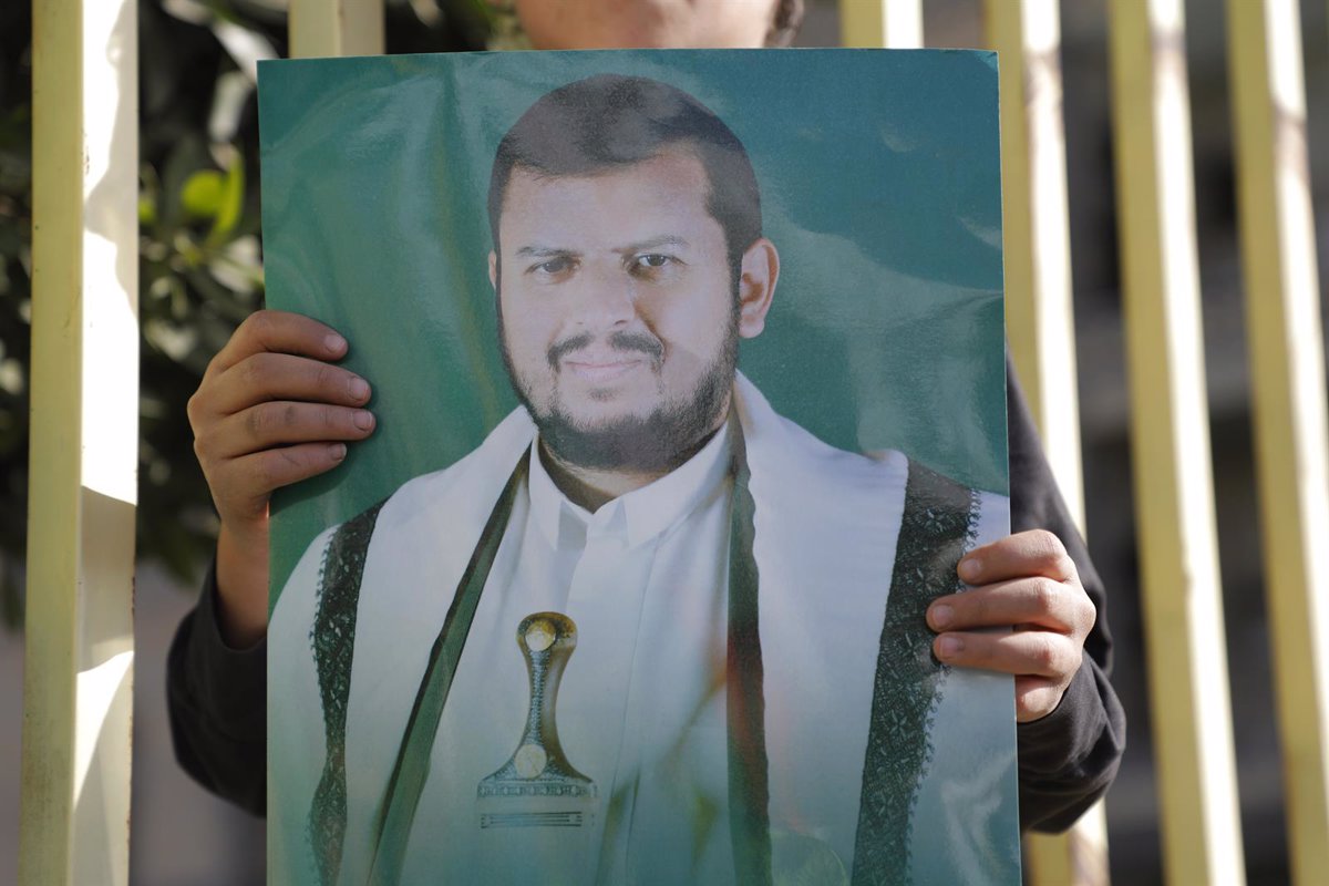 Hutíes listos para actuar tras la muerte de un líder de Hezbolá en ataque israelí en Líbano