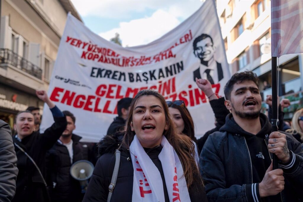 Imamoglu Llama a la Ciudadanía a Votar Hoy en las Primarias de su Partido en Protesta por su Arresto