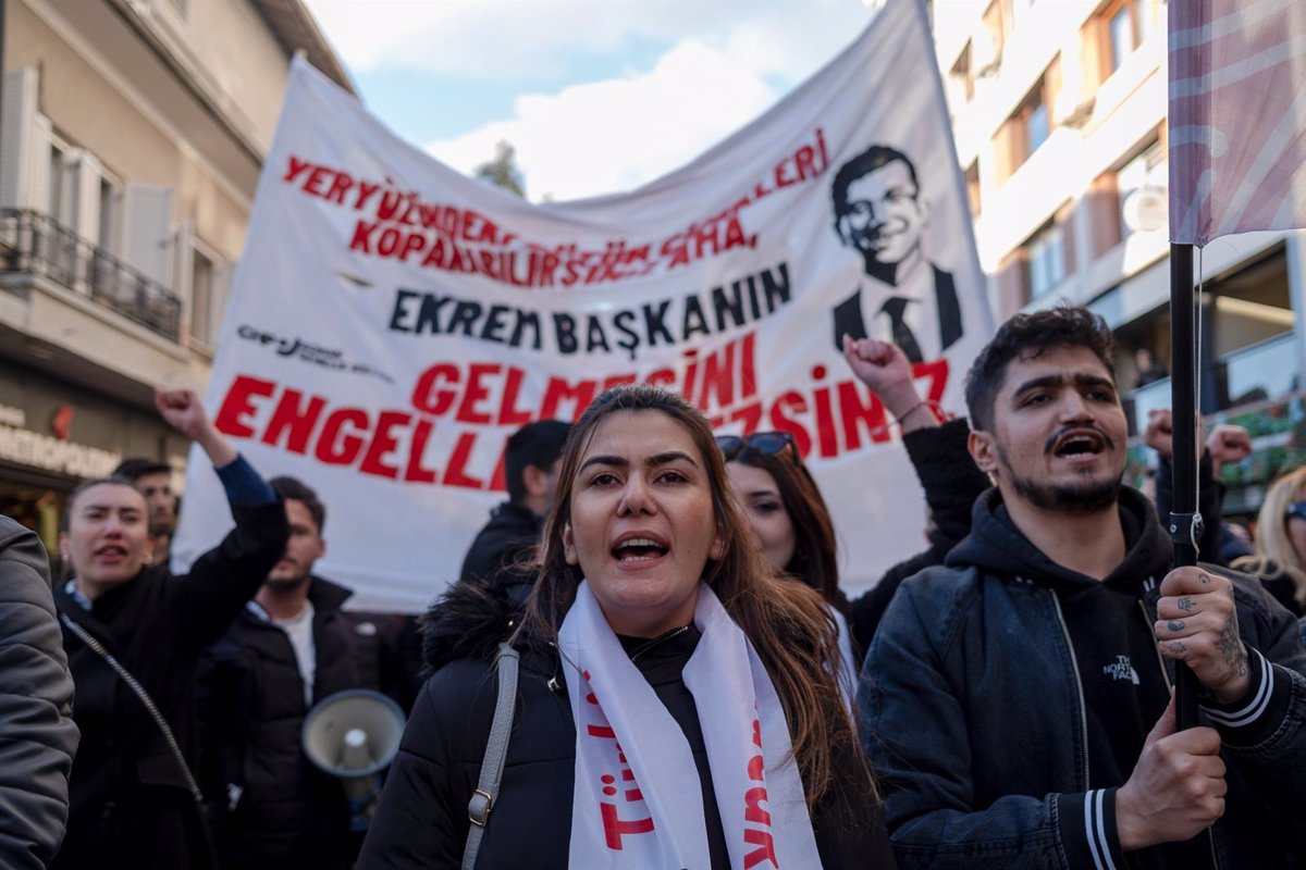Imamoglu Llama a la Ciudadanía a Votar Hoy en las Primarias de su Partido en Protesta por su Arresto