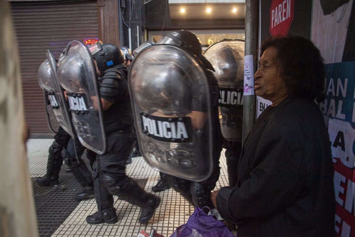 Jueza Argentina Ordena Liberación Inmediata de Detenidos en Protesta Frente al Congreso