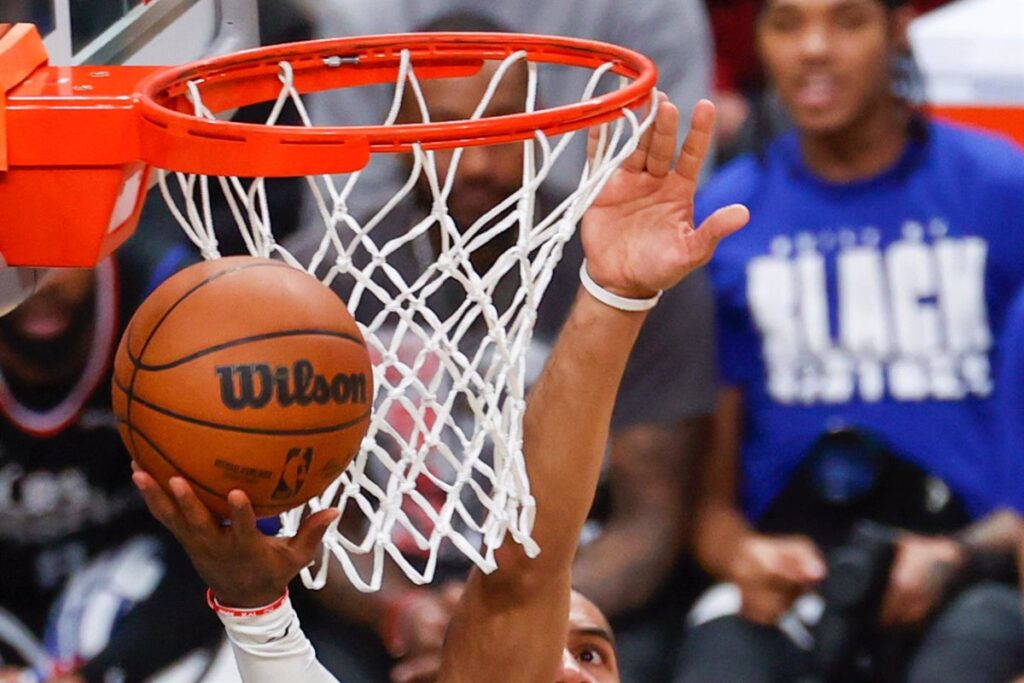 Los Memphis Grizzlies despiden a su entrenador Taylor Jenkins.