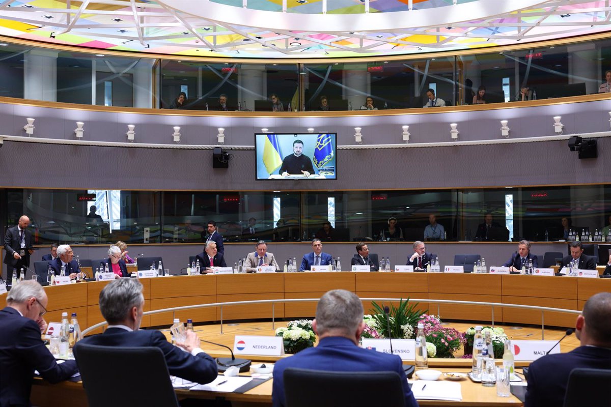 Los líderes de la UE ofrecen 'total apoyo militar' a Ucrania en nuevas resoluciones sin Orbán