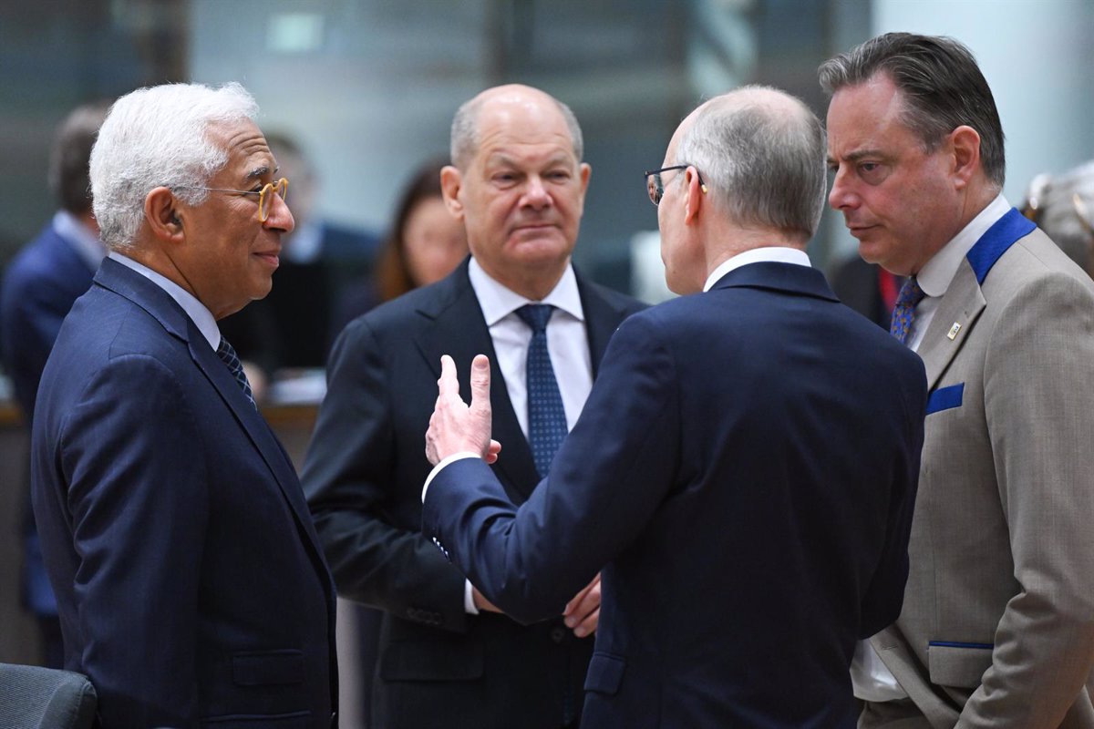 Los líderes de la UE proponen un nuevo debate sobre ayudas directas para incrementar el gasto en defensa, más allá de los préstamos
