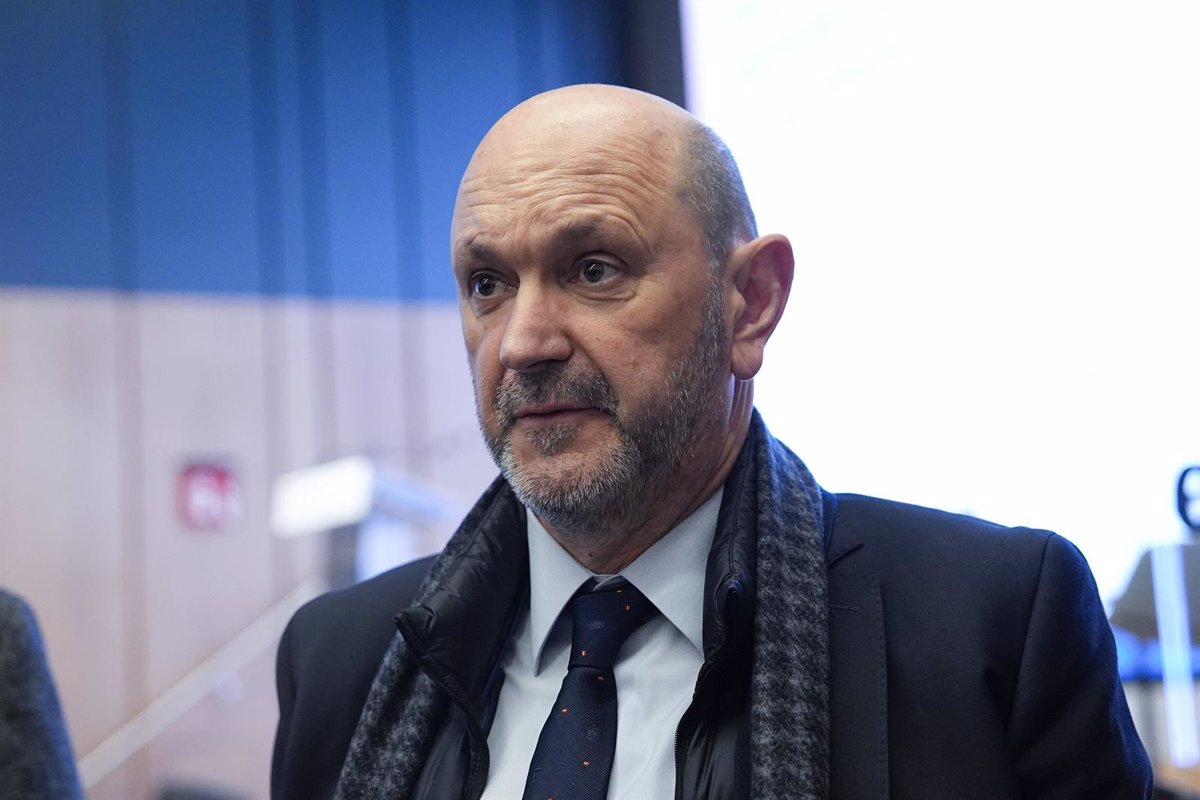 Louzán asegura que el Atlético podría renunciar a ser sede del Mundial para beneficiar a Valencia si fuera necesario.