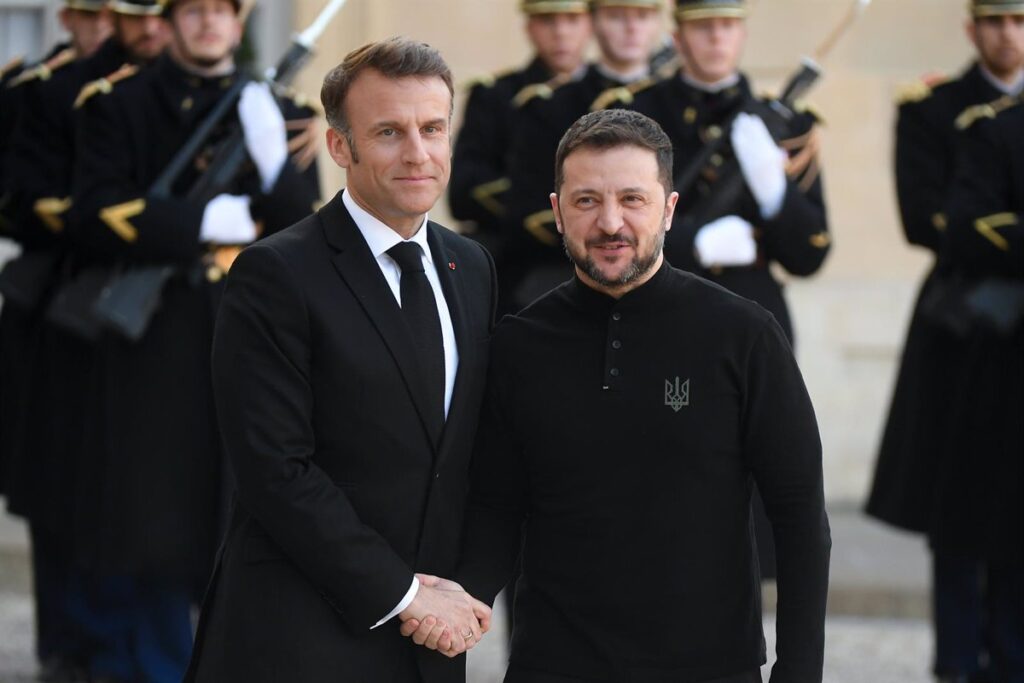 Macron Anuncia 2.000 Millones de Euros en Ayuda Adicional a Ucrania Durante Visita de Zelenski