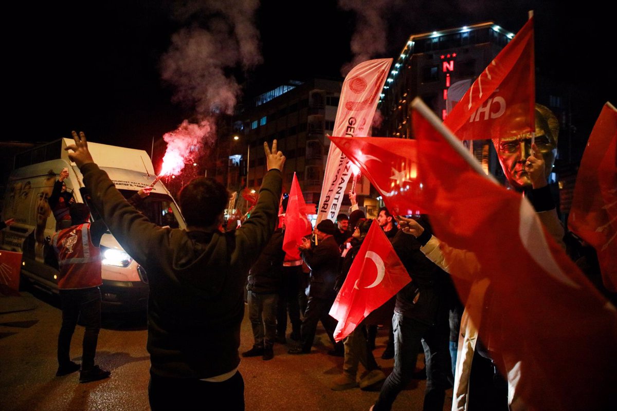 Más de 343 Arrestos en Protestas en Turquía por la Detención del Alcalde de Estambul