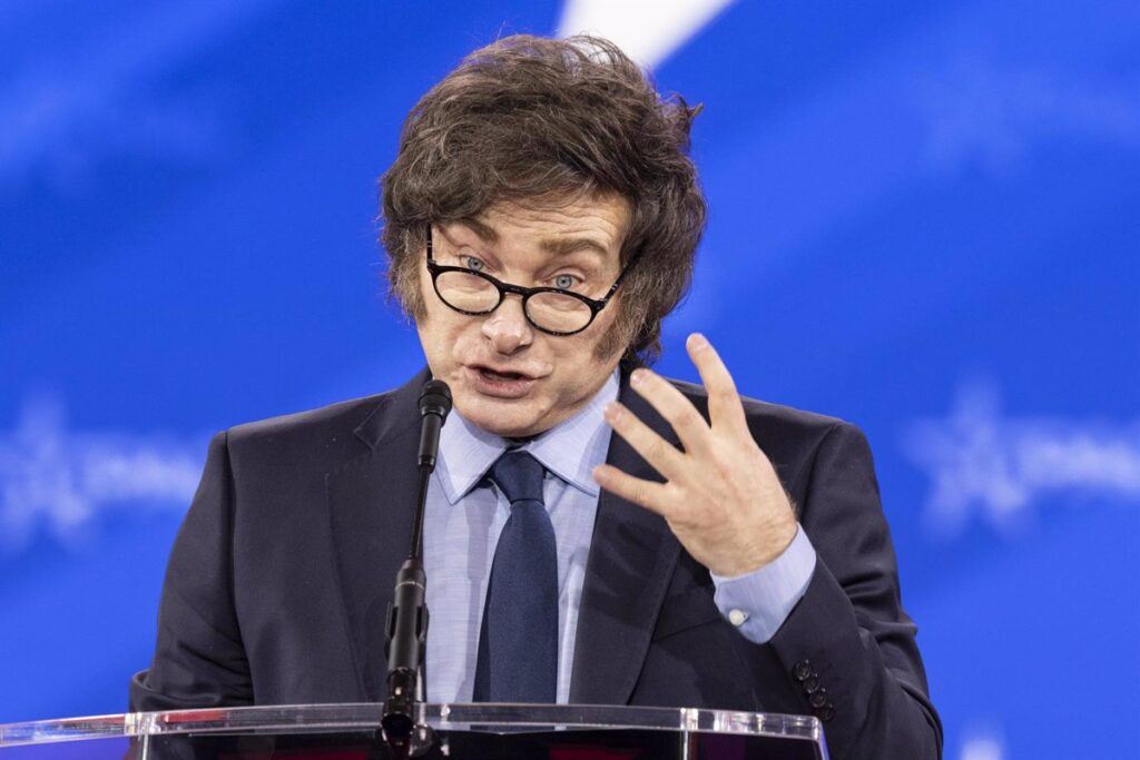 Milei Defiende su Estrategia 'Motosierra' en el Estado y Plantea Acuerdo con EE.UU. y Salida del Mercosur