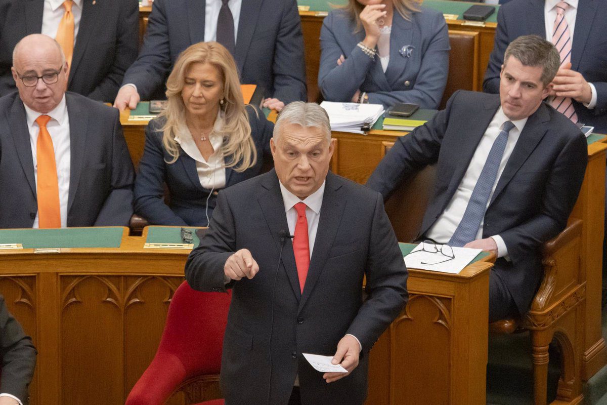 Orbán Insta a la Unión Europea a Dialogar Directamente con Putin para lograr la Paz en Ucrania