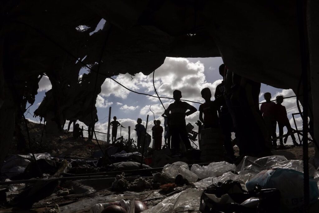 Periodista, su esposa e hijo fallecen en un bombardeo israelí en el sur de Gaza