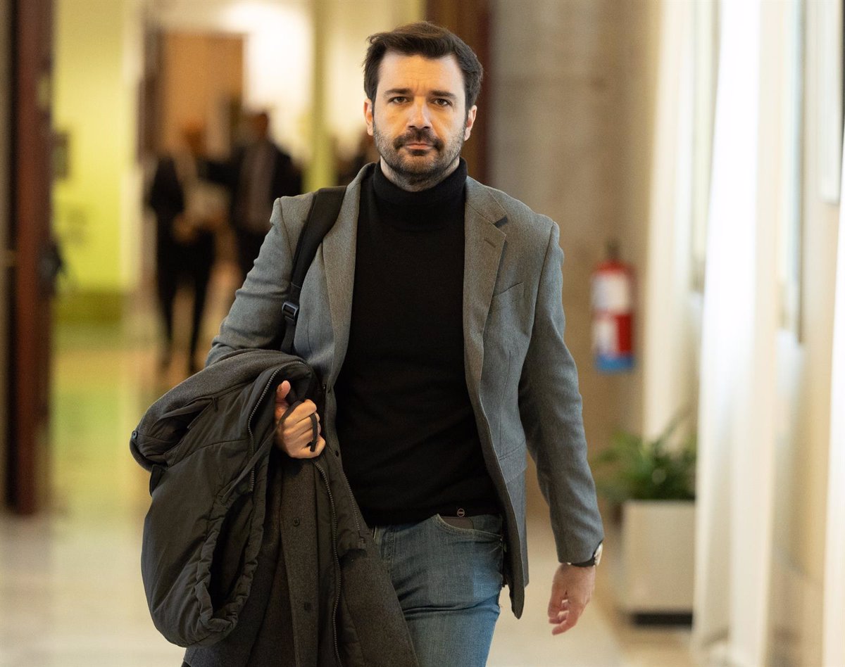 Podemos denuncia que el Gobierno planea prorrogar los PGE para aumentar el gasto militar en secreto