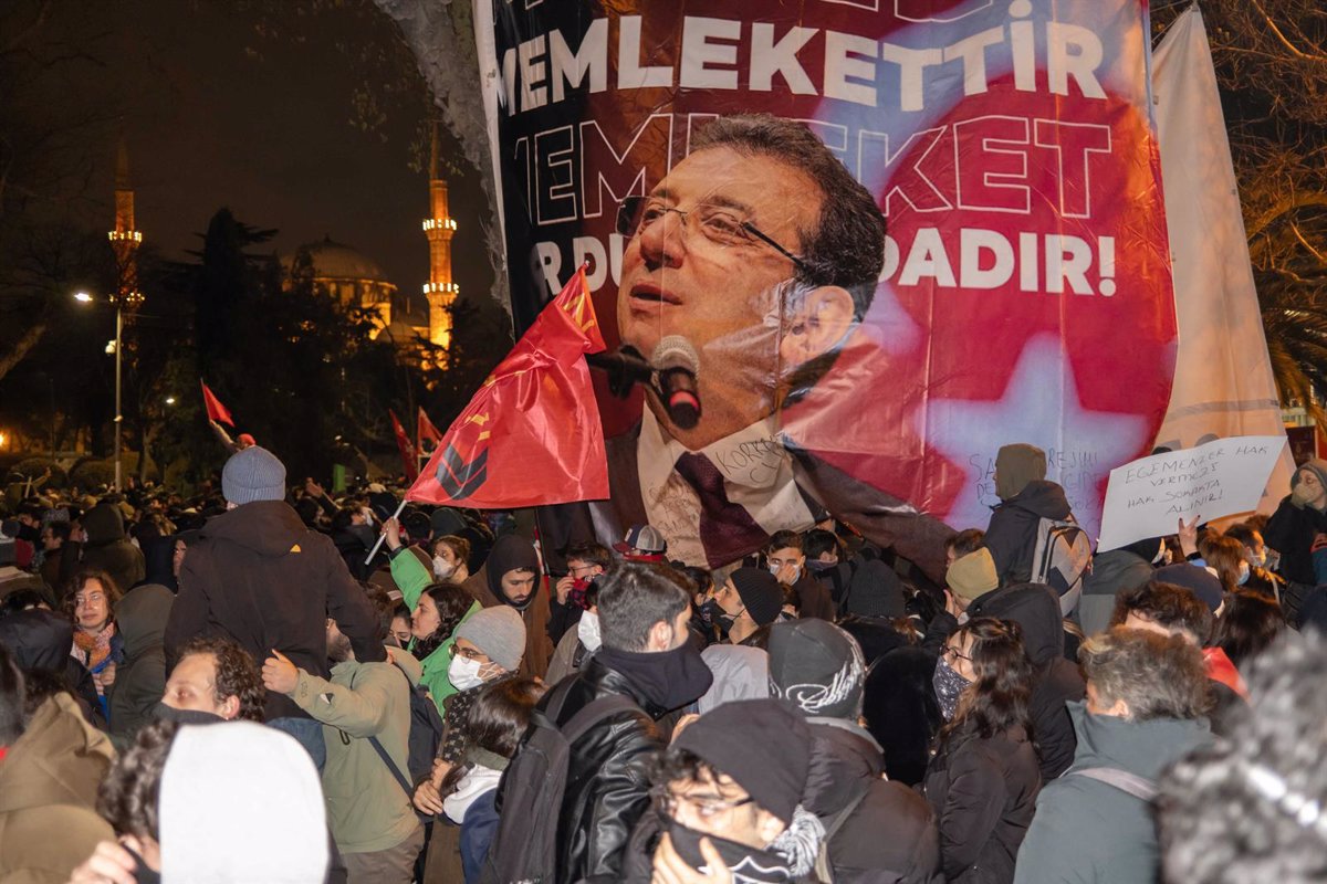 Prisión Preventiva para Ekrem Imamoglu, Alcalde de Estambul y Oponente de Erdogan